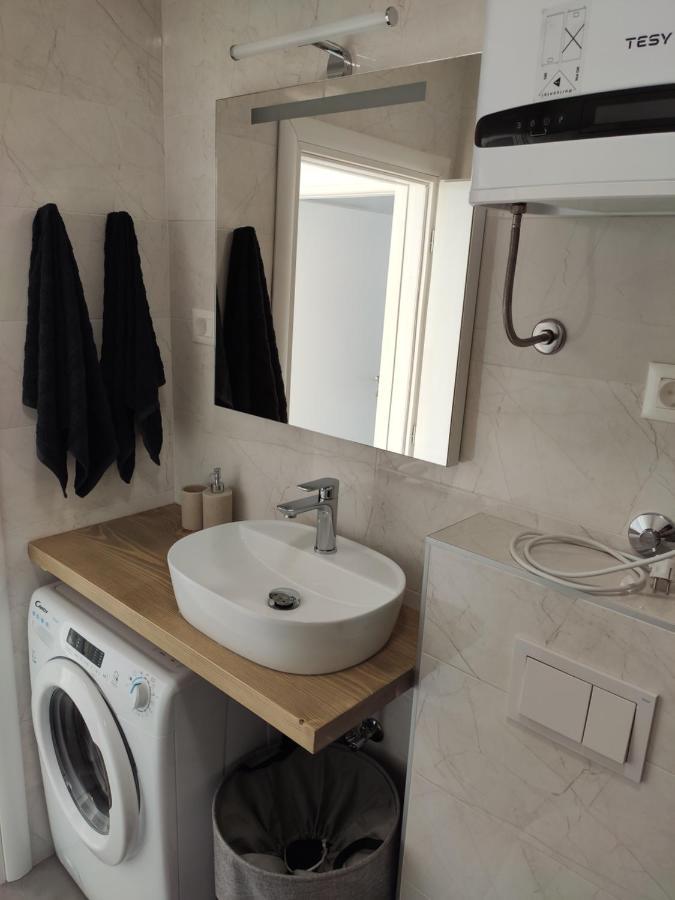 Apartmani Sara 2 Betina  Eksteriør bilde
